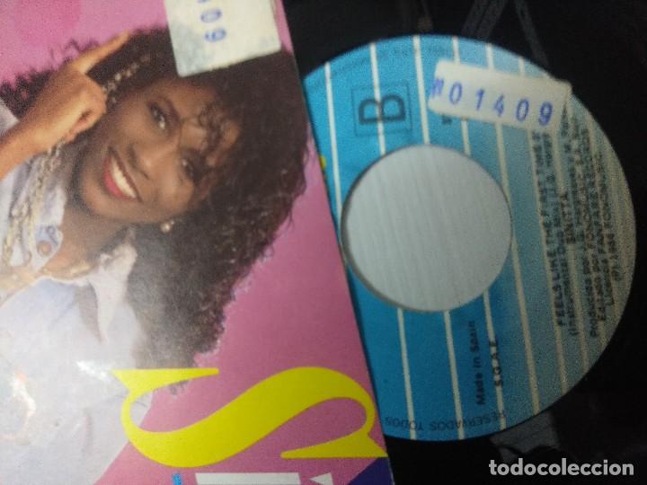 Discos de vinilo: SINITTA/FEELS LIKE THE FIRST TIME/SINGLE. - Foto 2
