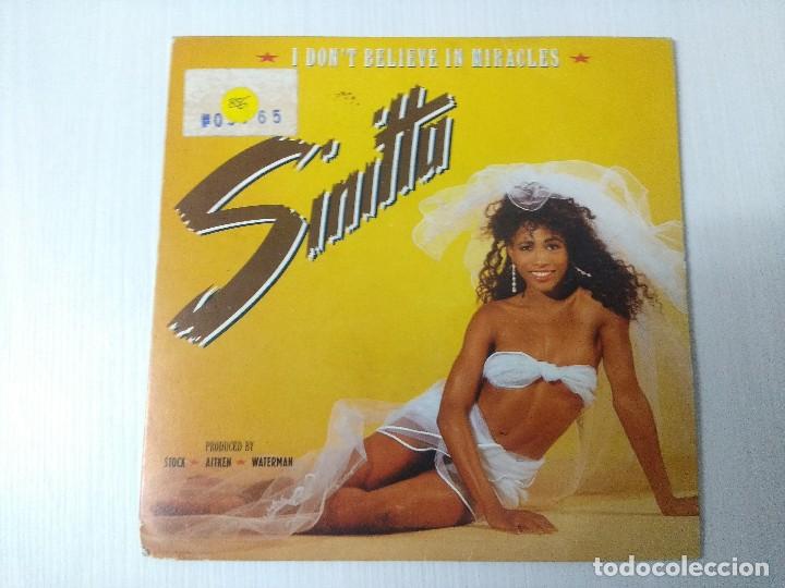 Discos de vinilo: SINITTA/I DONT BELIEVE IN MIRACLES/SINGLE. - Foto 1