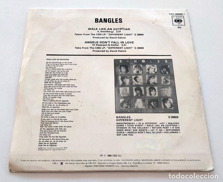 Discos de vinilo: VINILO SINGLE DE BANGLES. WALK LIKE AND EGYPTIAN. 1986. - Foto 2