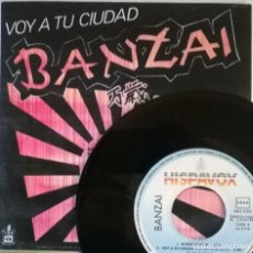 Discos de vinilo: BANZAI. VOY A TU CIUDAD/ TU REAL SALVADOR/ INTRODUCCIÓN. HISPAVOX, SPAIN 1983 SINGLE + COPIA CUBIERT. Lote 303455018