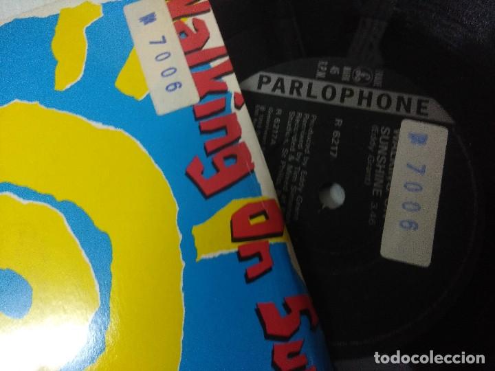 Discos de vinilo: EDDY GRANT/WALKING ON SUNSHINE/SINGLE. - Foto 2