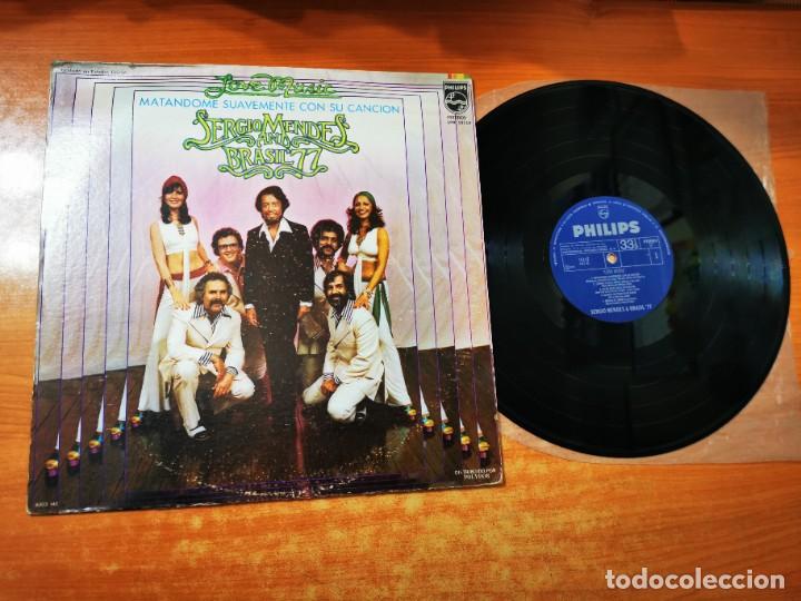 Disques de vinyle: SERGIO MENDES AND BRASIL'77 Love Music Matandome suavemente con su cancion LP VINILO 1975 MEXICO