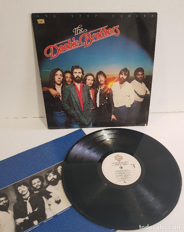 Discos de vinilo: THE DOOBIE BROTHERS - ONE STEP CLOSER - Foto 2