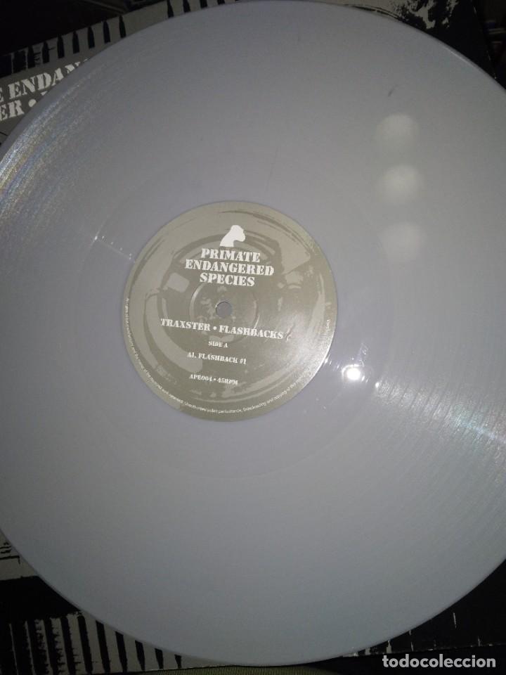 Discos de vinilo: TECHNO MAXI 12&rdquo; - TRAXSTER - FLASHBACKS (UK. 2002) - Foto 2