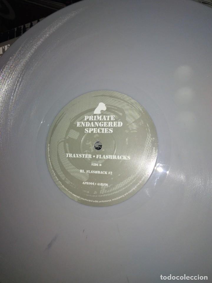 Discos de vinilo: TECHNO MAXI 12&rdquo; - TRAXSTER - FLASHBACKS (UK. 2002) - Foto 3