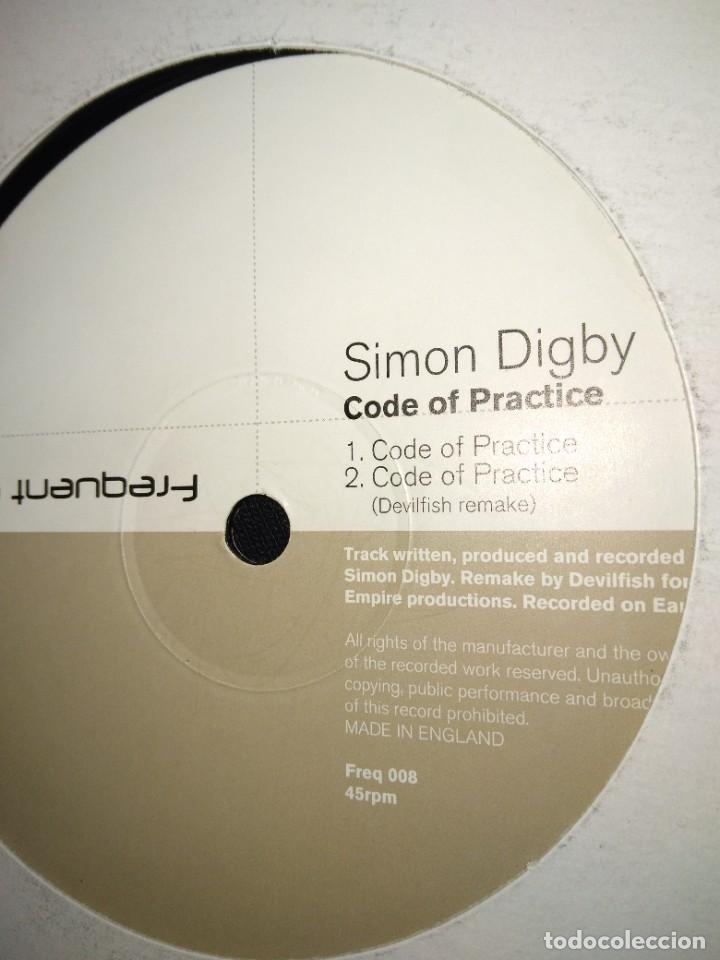 Discos de vinilo: TECHNO E.P. 12&rdquo; - SIMON DIGBY - CODE OF PRACTICE (Sweden. 2002) - Foto 2