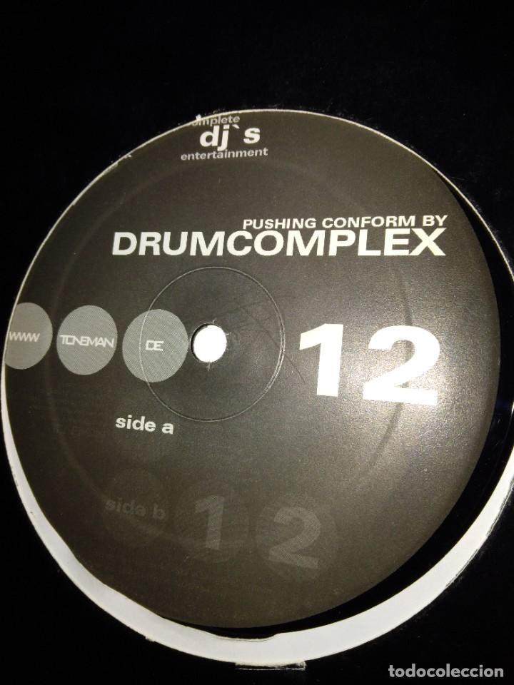 Discos de vinilo: TECHNO E.P. 12&rdquo; - DRUMCOMPLEX - PUSHING CONFORM - (Germany. 2002) - Foto 1