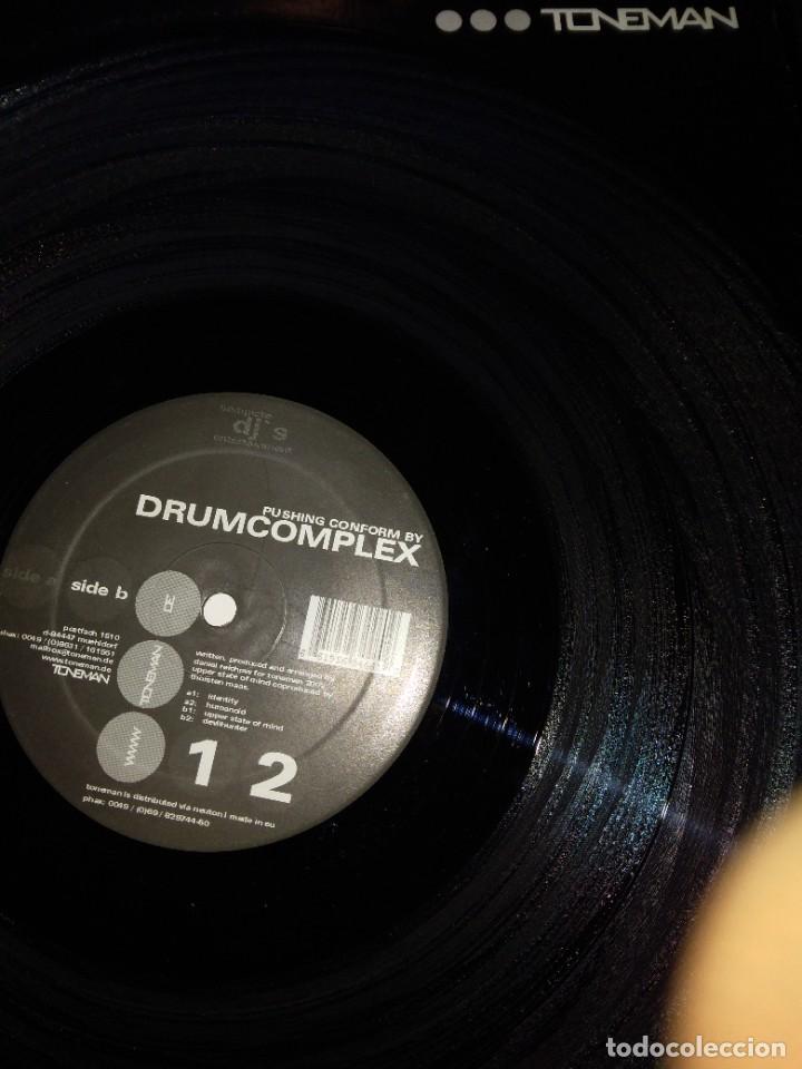 Discos de vinilo: TECHNO E.P. 12&rdquo; - DRUMCOMPLEX - PUSHING CONFORM - (Germany. 2002) - Foto 2