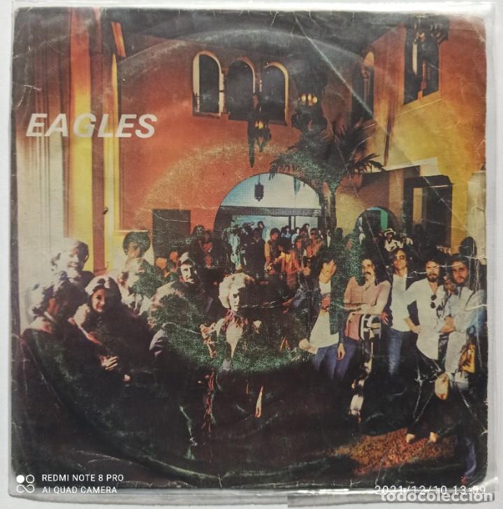 Discos de vinilo: EAGLES - NEW KIND IN TOWN - Foto 1