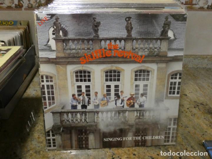 Discos de vinilo: CAJJ160 LP COUNTRY AMERICANA A&Ntilde;OS 70S MUY BUEN ESTADO SKIFFLE REVIVAL SINGINING FOR THE CHILDREN