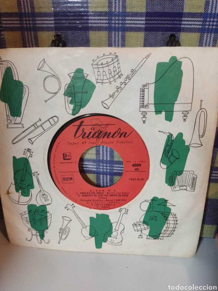 Disques de vinyle: SINGLE - TRIANON - PAPA NA PAS VOULU - BIQUETTE NE VEUT PAS -VIV VENT - REVOLTE - TDKDS1G