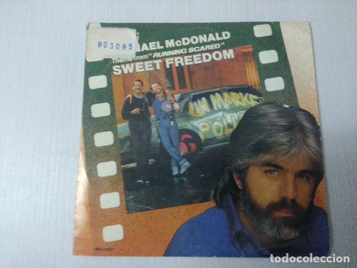 Discos de vinilo: MICHAEL McDONALD/SWEET FREEDOM/THEME FROM RUNNING SCARED/SINGLE. - Foto 1