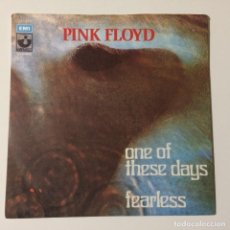 Discos de vinilo: PINK FLOYD ‎– ONE OF THESE DAYS / FEARLESS , ITALY 1978 HARVEST. Lote 308724708