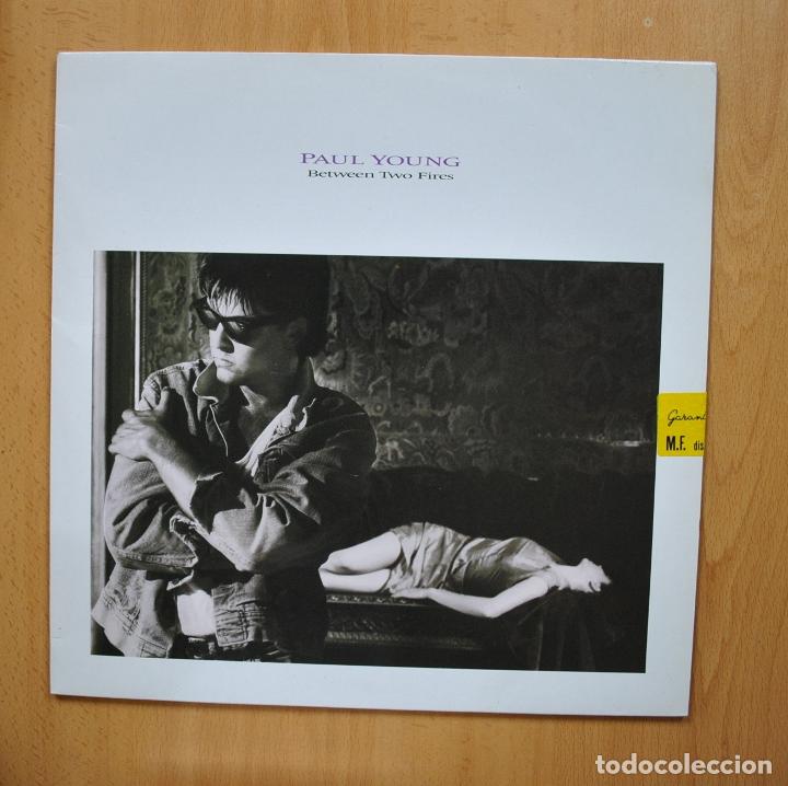 Discos de vinilo: PAUL YOUNG - BETWEEN TWO FIRES - LP - Foto 1