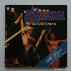 Discos de vinilo: SAXON ‎– NEVER SURRENDER , 2 SINGLES UK 1981 CARRERE. Lote 309913058