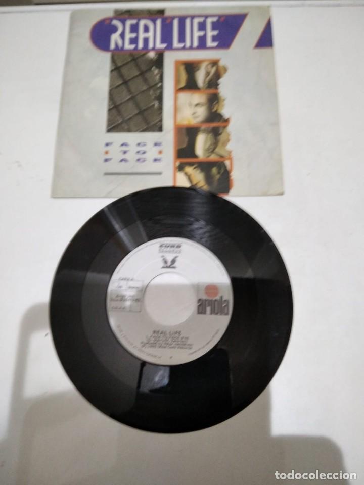 Discos de vinilo: REAL LIFE - FACE TO FACE / FLAME - SINGLE 1985 - Foto 1