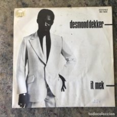 Disques de vinyle: DESMOND DEKKER - IT MEK . SINGLE. 1980 . STIFF RECORDS. Lote 310386713