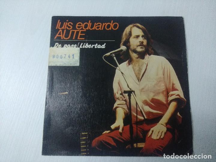 Discos de vinilo: LUIS EDUARDO AUTE/DE PASO/SINGLE. - Foto 1