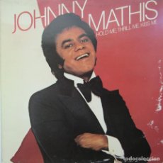 Discos de vinilo: JOHNNY MATHIS - HOLD ME, THRILL ME, KISS ME. Lote 311119208