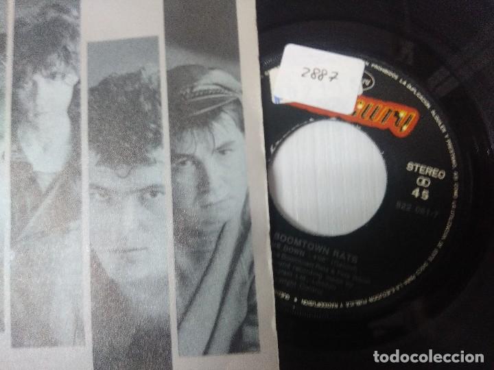 Discos de vinilo: THE BOOMTOWN RATS/DRAG ME DOWN/SINGLE. - Foto 2