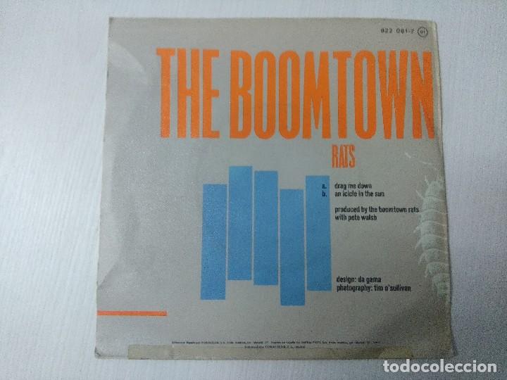 Discos de vinilo: THE BOOMTOWN RATS/DRAG ME DOWN/SINGLE. - Foto 3