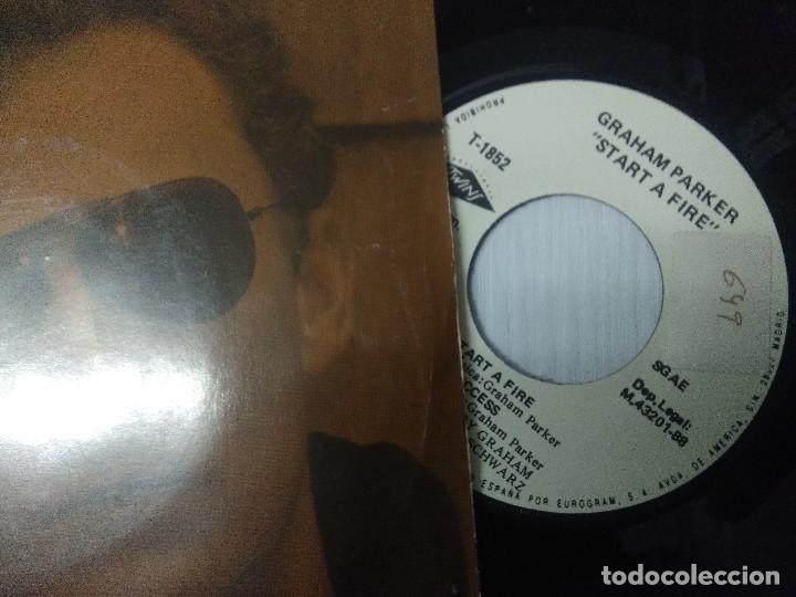Discos de vinilo: GRAHAM PARKER/START A FIRE/SINGLE. - Foto 2