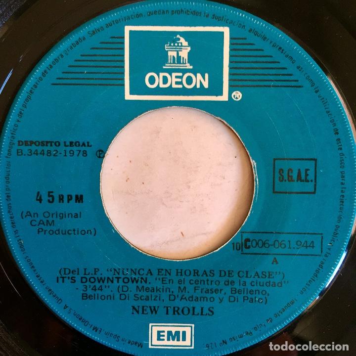 Discos de vinilo: NEW TROLLS : ITS DOWNTOWN [EMI - ESP 1978] 7&rdquo; - Foto 3