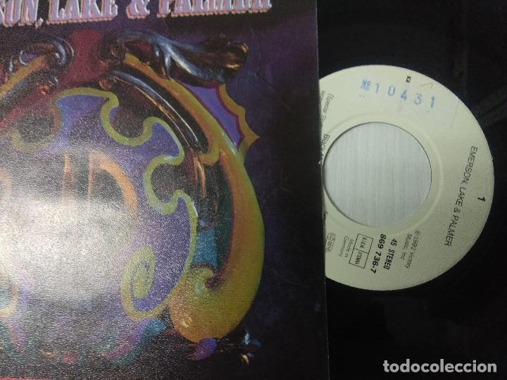 Discos de vinilo: EMERSON LAKE & PALMER/BLACK MOON/SINGLE. - Foto 2