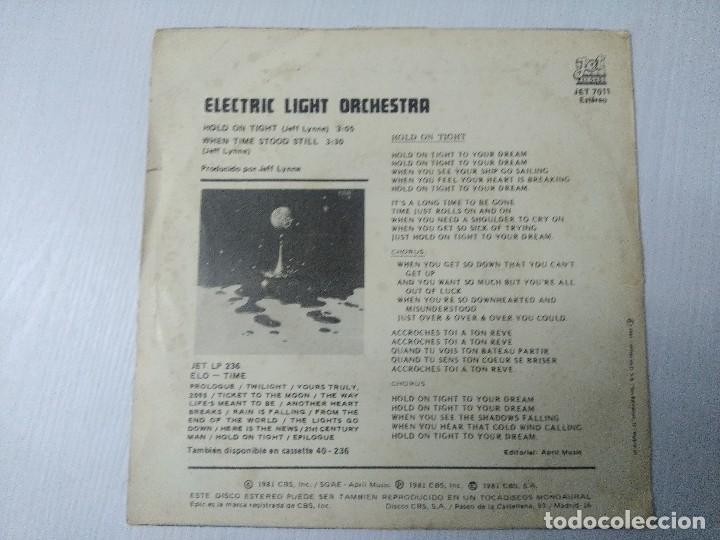 Discos de vinilo: ELECTRIC LIGHT ORCHESTRA/HOLD ON TIGHT/SINGLE. - Foto 3