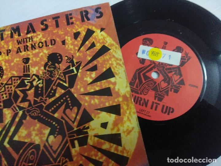 Discos de vinilo: THE BEADMASTERS WITH P.P ARNOLD/BURN IT UP/SINGLE. - Foto 2