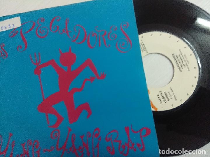 Discos de vinilo: LOS PECADORES/YING-YANG RAP/SINGLE. - Foto 2