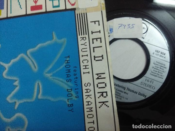 Discos de vinilo: RYUICHI SAKAMOTO FEATURING THOMAS DOLBY/FIELD WORK/SINGLE. - Foto 2