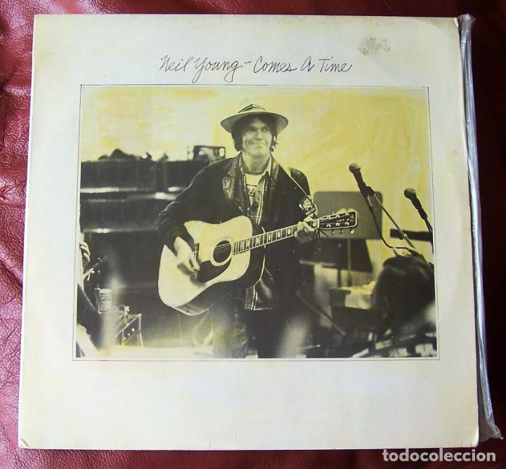 Discos de vinilo: NEIL YOUNG - COMES A TIME LP - Foto 1