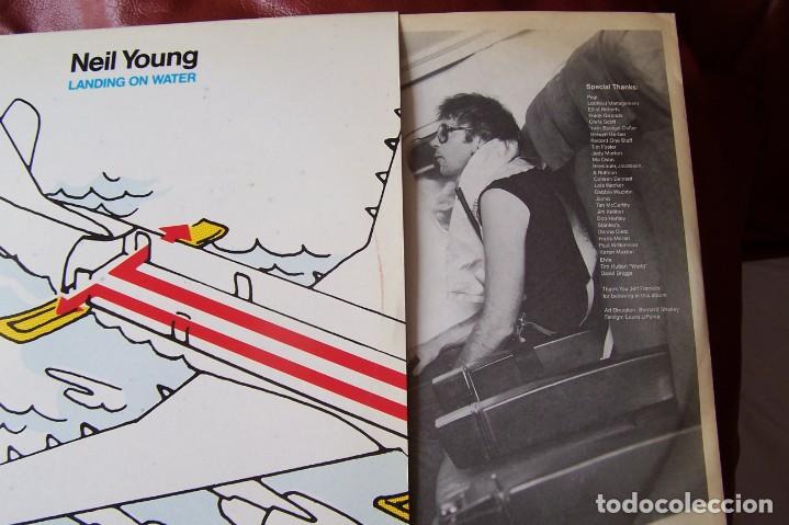 Discos de vinilo: NEIL YOUNG - LANDING ON WATER LP - Foto 3