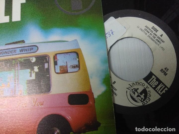 Discos de vinilo: THE KLF/JUSTIFIED & ANCIENT/SINGLE. - Foto 2