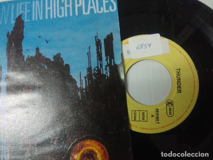 Discos de vinilo: THUNDER/LOW LIFE IN HIGH PLACES/SINGLE. - Foto 2