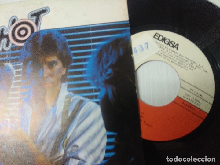 Discos de vinilo: HOT SHOT/FIRE IN THE NIGHT/SINGLE. - Foto 2
