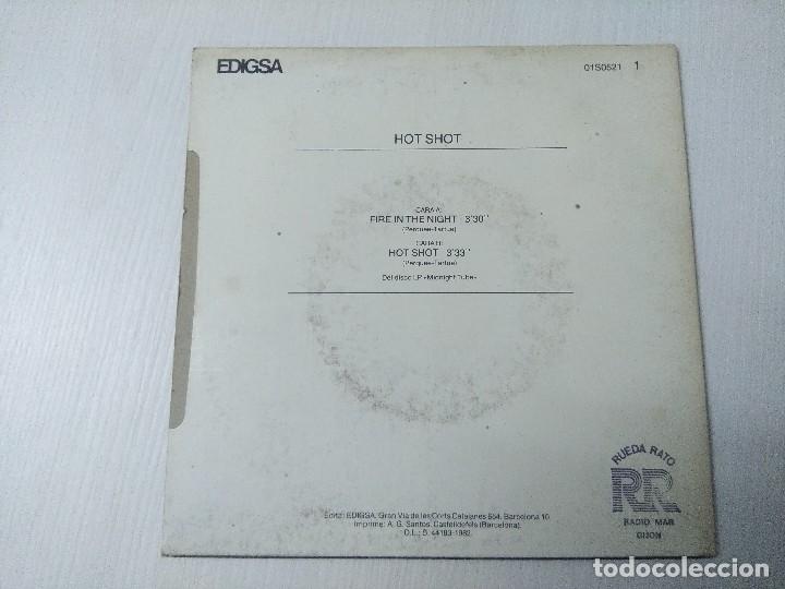 Discos de vinilo: HOT SHOT/FIRE IN THE NIGHT/SINGLE. - Foto 3