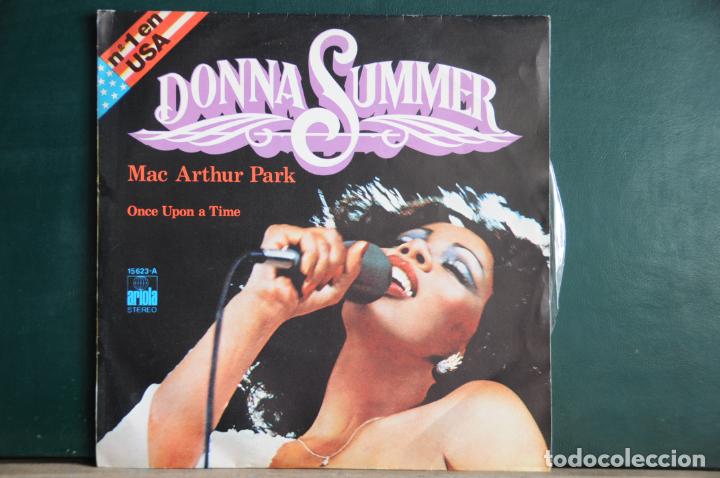 Discos de vinilo: DONNA SUMMER. Mac Arthur Park. Single. ARIOLA 1978 - Foto 2