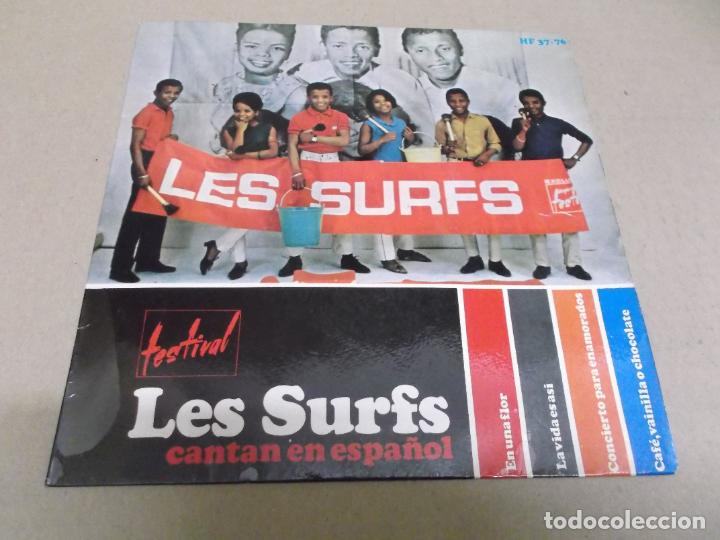 Discos de vinilo: LES SURFS (EP) EN UNA FLOR A&Ntilde;O &ndash; 1966 - Foto 1