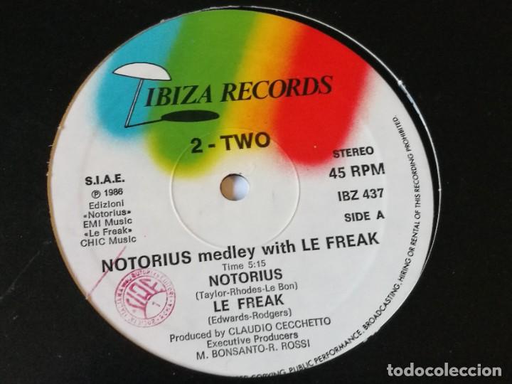 Discos de vinilo: 2 - Two - Notorius Medley With Le Freak - 1986 - Foto 1