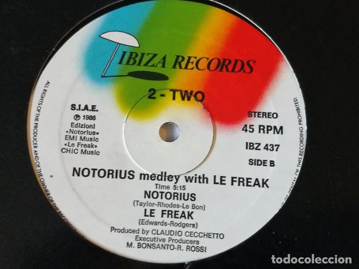 Discos de vinilo: 2 - Two - Notorius Medley With Le Freak - 1986 - Foto 2