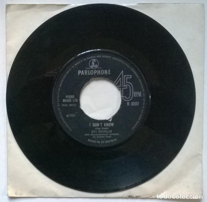 Discos de vinilo: Dev Douglas. I dont Know/ How does it feel. Palophone, UK 1965 single - Foto 1