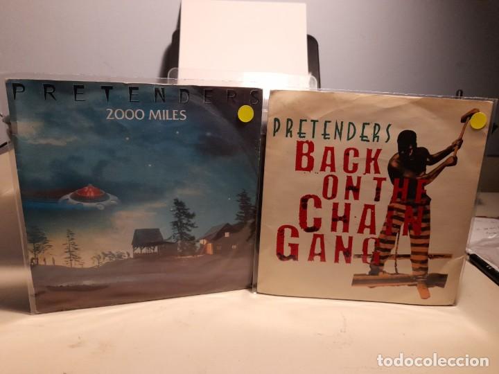 Disques de vinyle: LOTE DE 2 SINGLES DEL GRUPO PRETENDERS : 2000 MILES + BACK ON THE CHAIN GANG