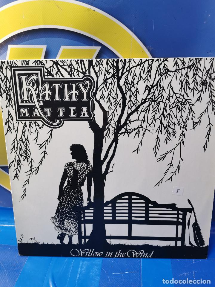 Discos de vinilo: disco LP Kathy Mattea &ndash; Willow In The Wind - 1989 - Foto 2