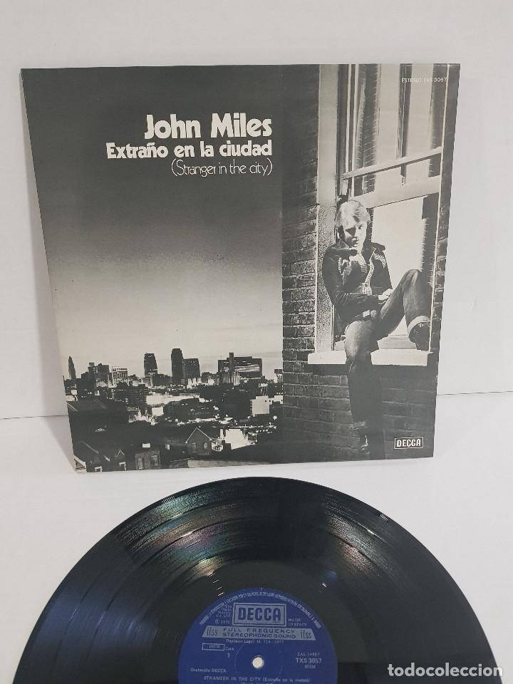 Discos de vinilo: JOHN MILES . STRANGER IN THE CITY - Foto 1