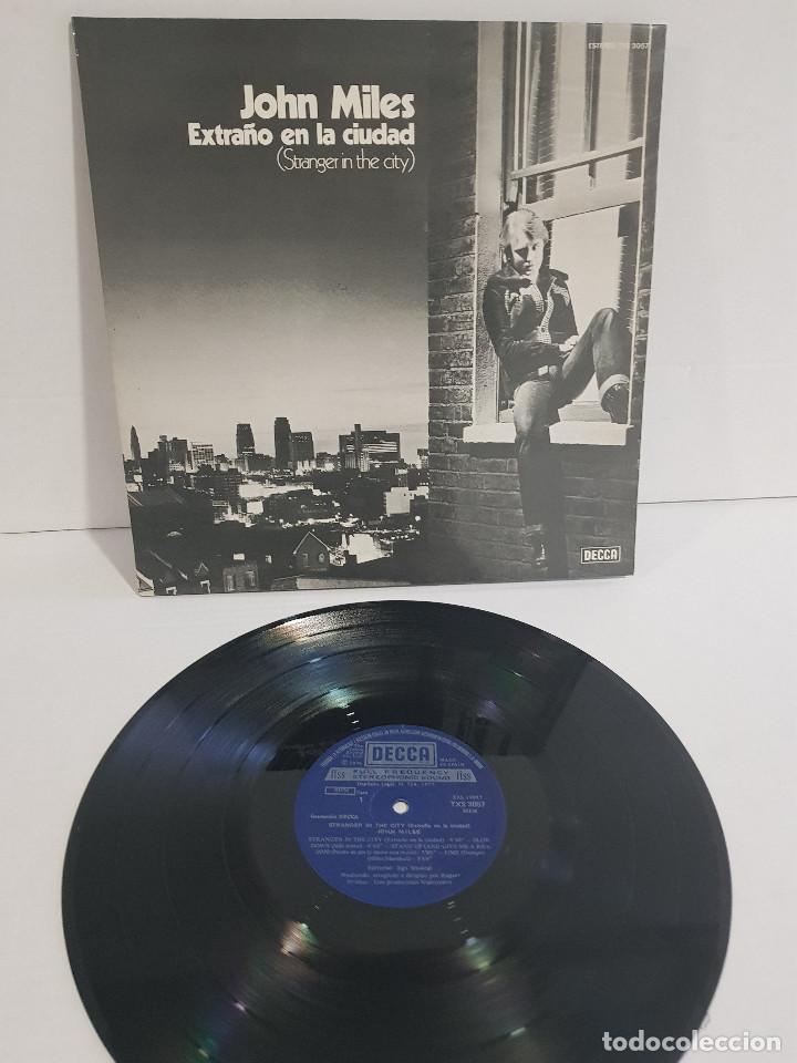 Discos de vinilo: JOHN MILES . STRANGER IN THE CITY - Foto 3
