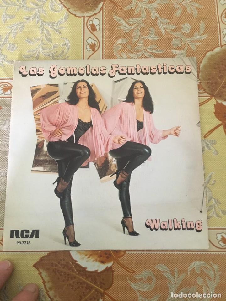 Discos de vinilo: Las Gemelas Fantasticas &ndash; Walking - Foto 1