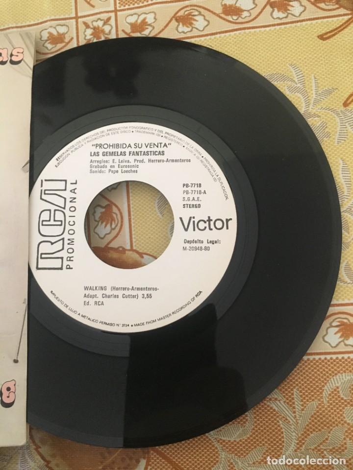 Discos de vinilo: Las Gemelas Fantasticas &ndash; Walking - Foto 2