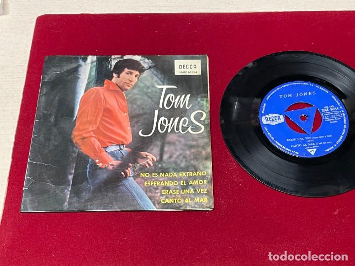 Discos de vinilo: SINGLE TOM JONES NO ES NADA EXTRA&Ntilde;O ESPERANDO EL AMOR - Foto 1